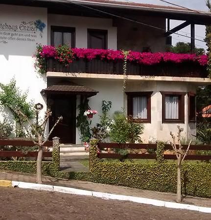 Hospedaria Gãstehaus Enzian Treze Tilias Bagian luar foto
